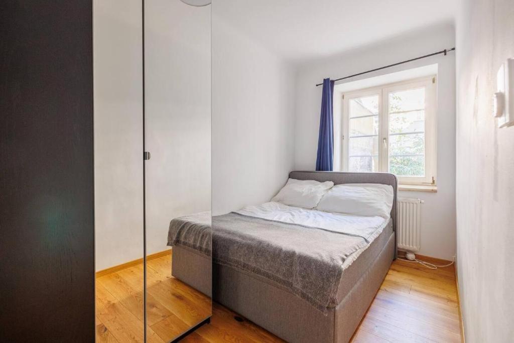 Metro & Netflix - Bed Apartment *
